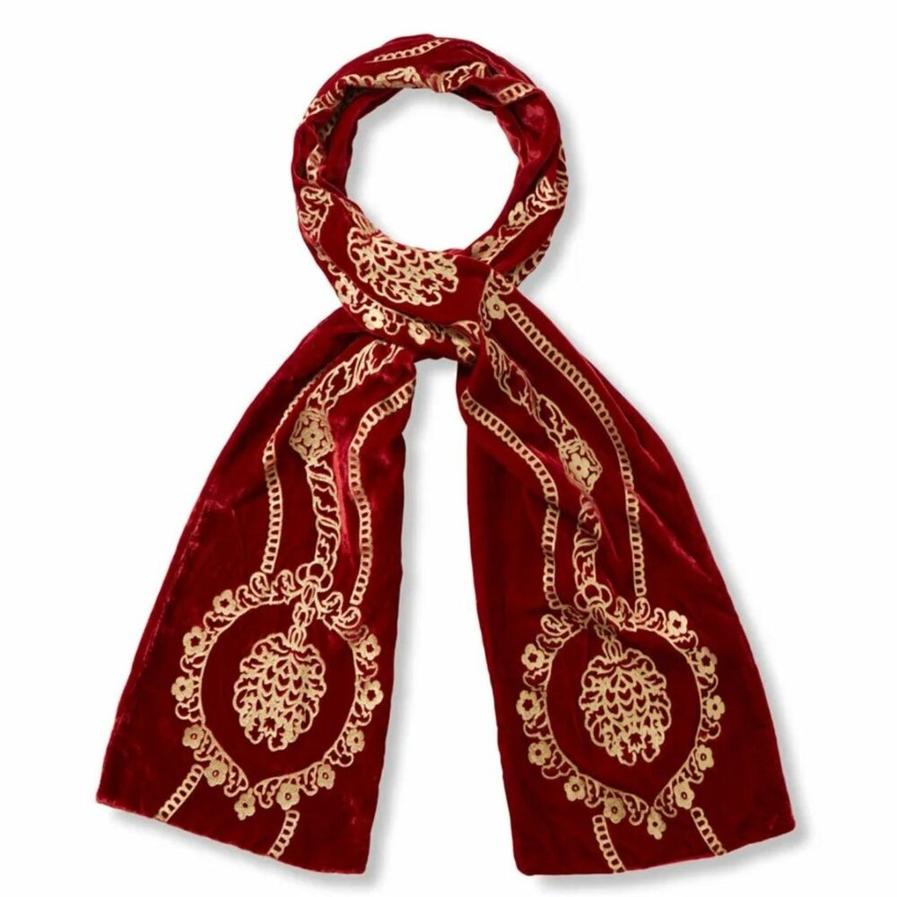 Metropolitan Museum of Art Tudor Rose Velvet Scarf- New with Tags